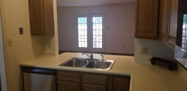 Building Photo - 461 Bramblewood Ln