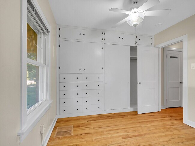 Building Photo - $2,295.00, 1 Bed, 1 Bath Home in Denver