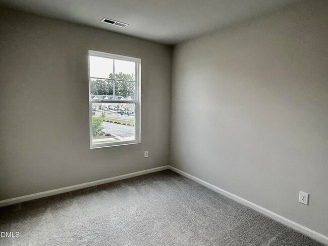 Building Photo - 154 Paramount Dr