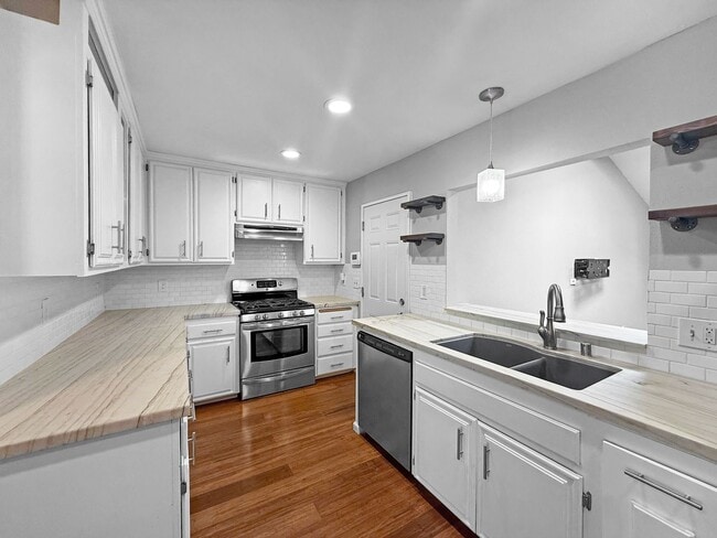 Building Photo - Beautiful 4B/2BA Home in Rancho Peñasquito...