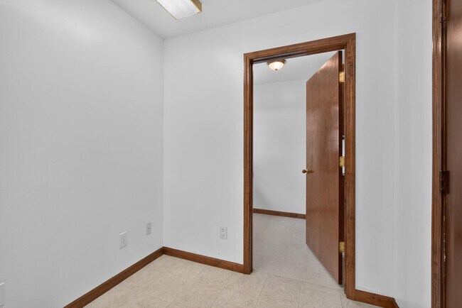 Building Photo - 133 Foxtail Dr