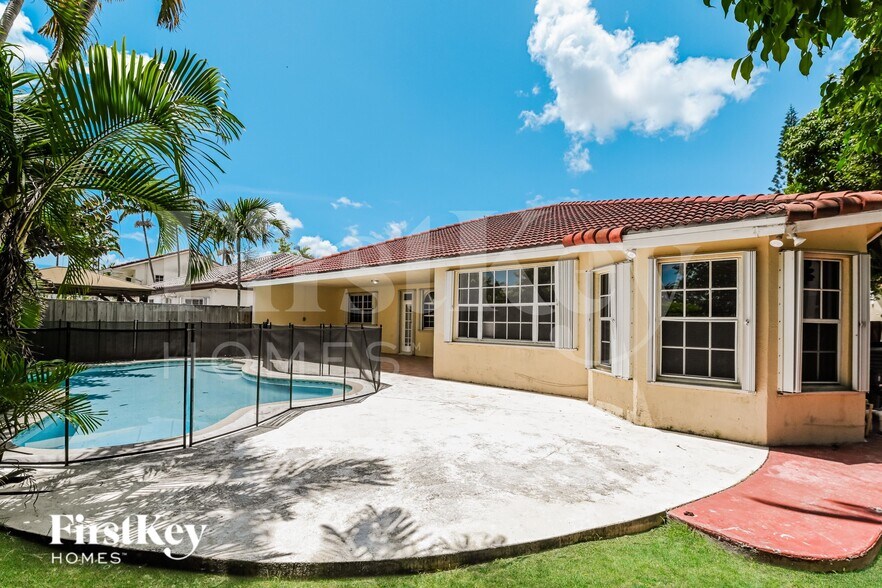 Building Photo - 10901 SW 161st Pl