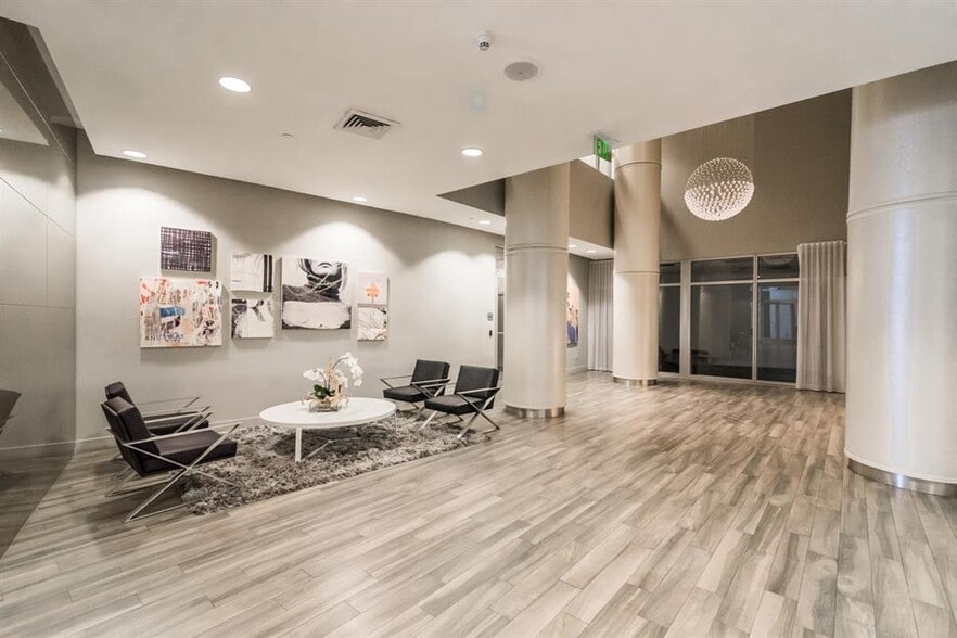 Building Photo - 1750 N Bayshore Dr