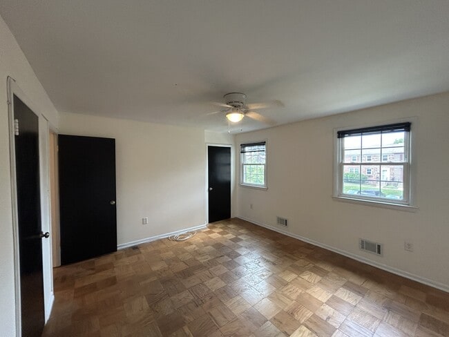 Building Photo - 6537 Beechwood Dr