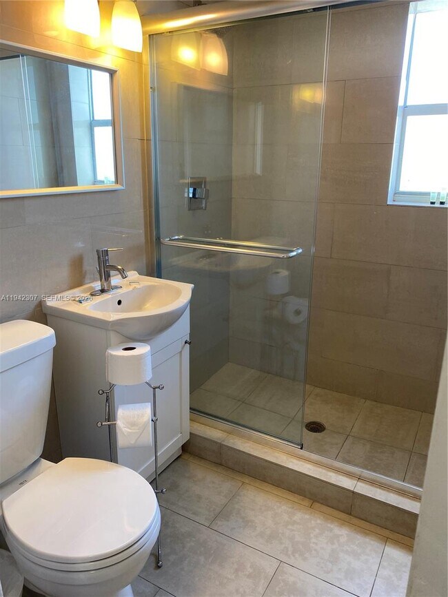 Building Photo - 1011 9th St