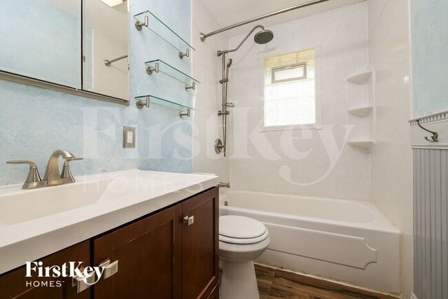 Building Photo - 5548 NE 58th St