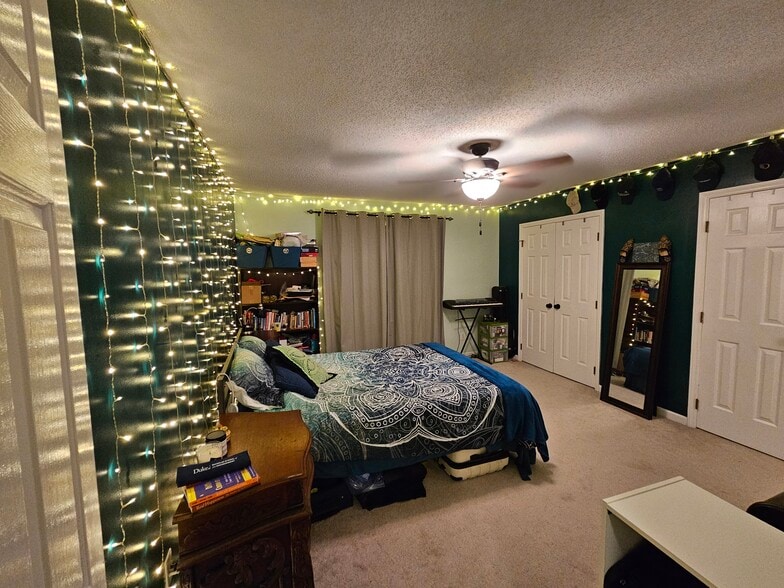 Building Photo - 117 Forest Oaks Dr