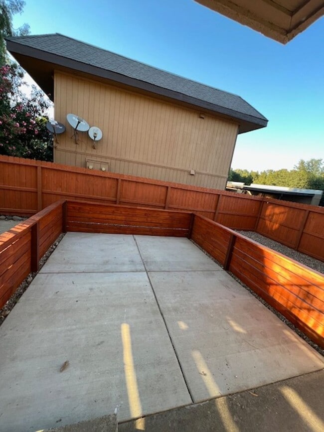 Building Photo - Beautifully Renovated 2 Bedroom 1-Bath Apartment – Private Patio • Downstairs Unit • Prime Location