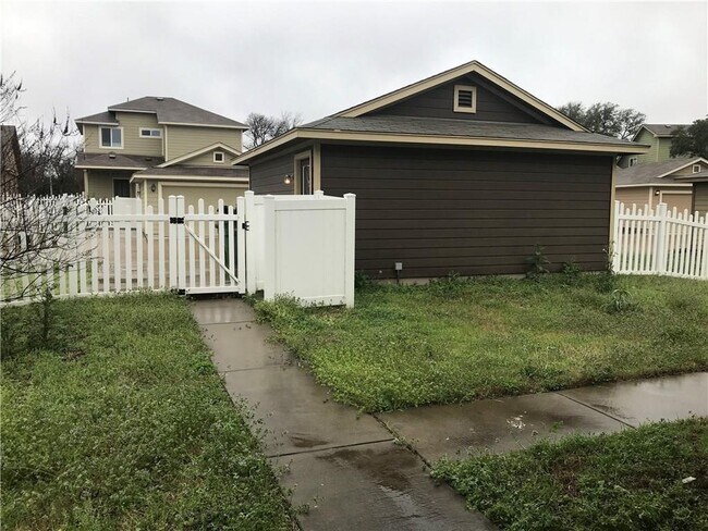 Building Photo - 724 Gabriel Mills Dr