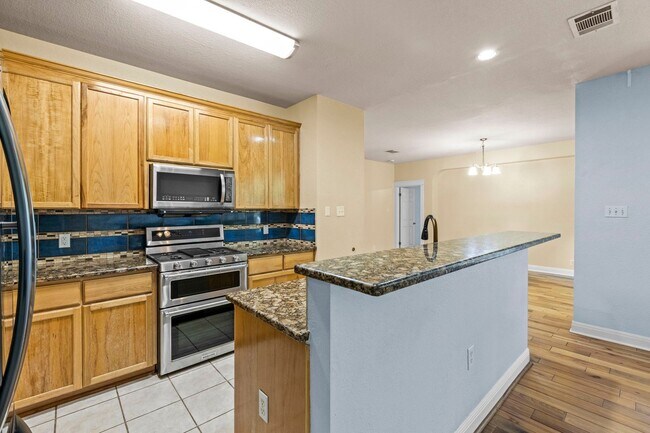 Building Photo - 610 Palo Alto Ln