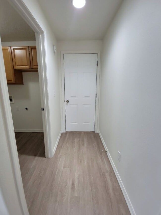 Building Photo - Spacious Rambler in West Richland