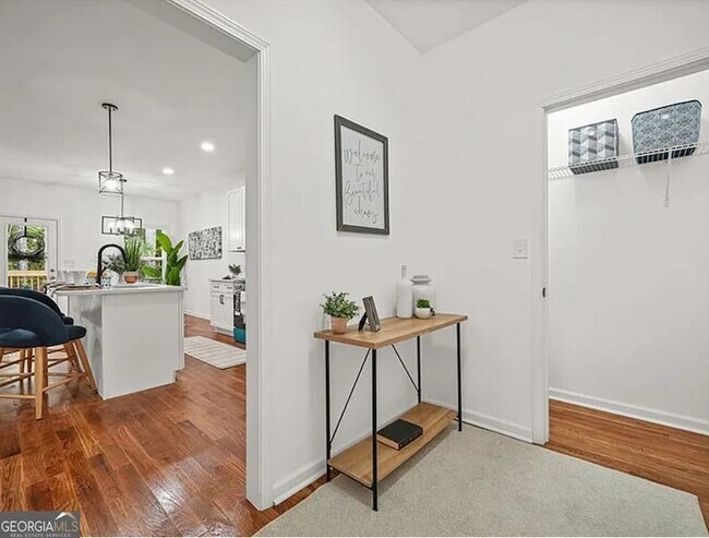 Building Photo - 3925 Pineshore Cir