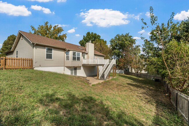 Building Photo - Beautiful 3B/2B Home in St. Charles