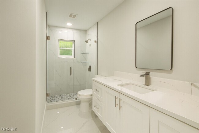 Building Photo - 2210 SE 27th Terrace