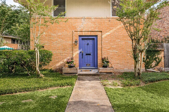 Building Photo - 4018 Blue Bonnet Blvd