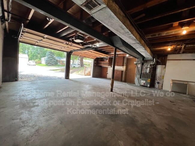 Building Photo - 6708 W 71st Terrace