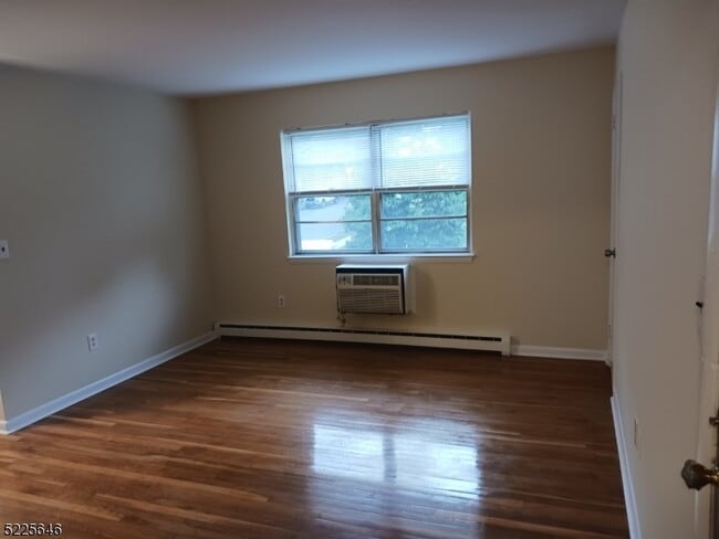 Building Photo - 48 Gates Ave