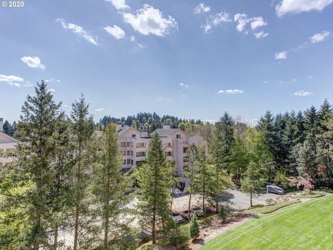 Building Photo - 2 Bedroom Quintet Condo off West Burnside ...