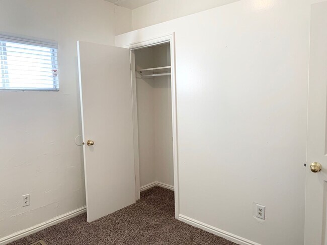 Building Photo - 3042-3044 S 8950 W