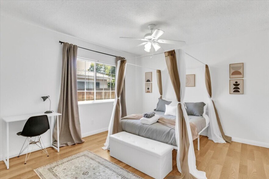 Building Photo - 23223 Canzonet St