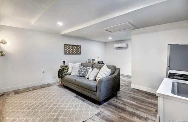 Building Photo - Beautiful Studio Near Downtown Denver – Mo...
