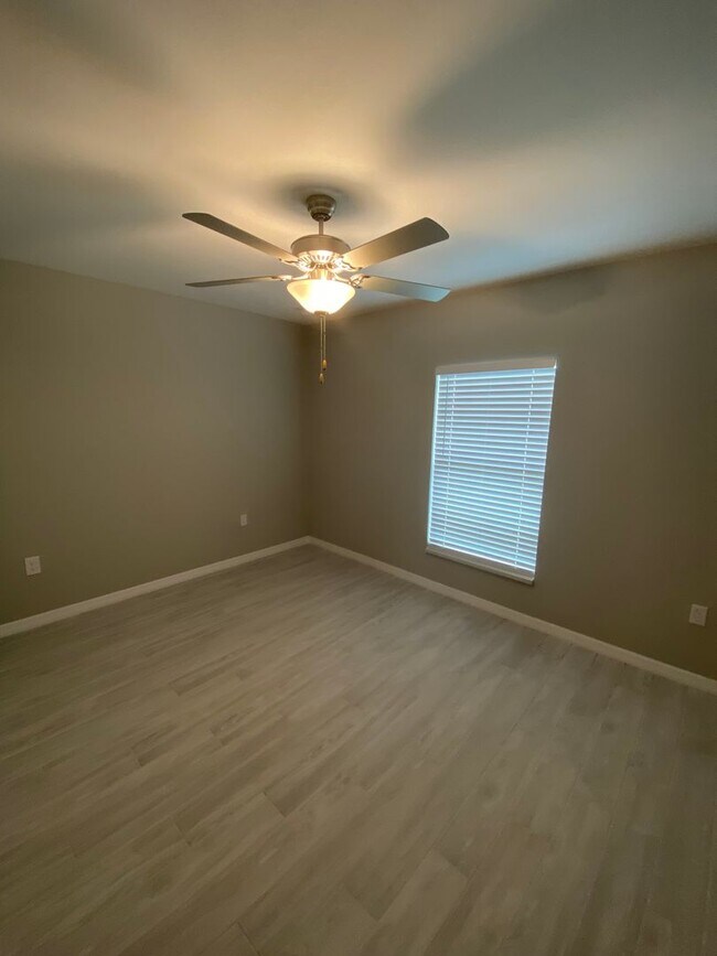 Building Photo - 3019 SW 4th Ave