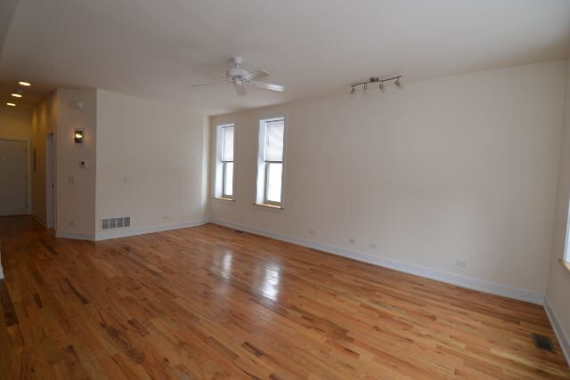 Building Photo - 2835 N Damen Ave