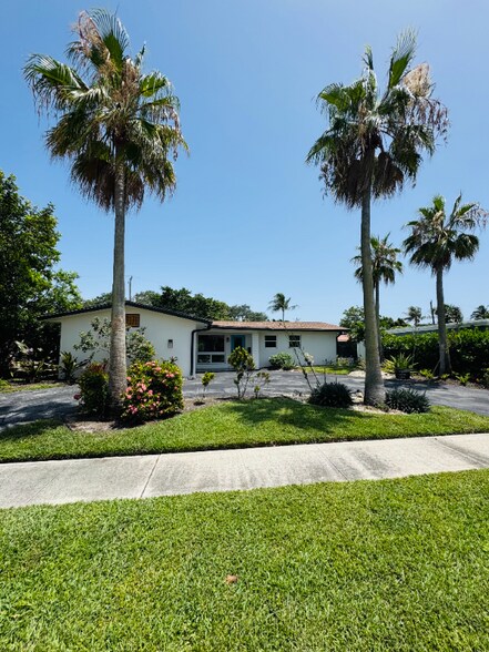 Primary Photo - 2171 NE 62nd Ct