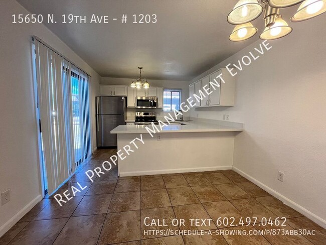 Building Photo - Phoenix Townhome is Move-in Ready! MOVE-IN...