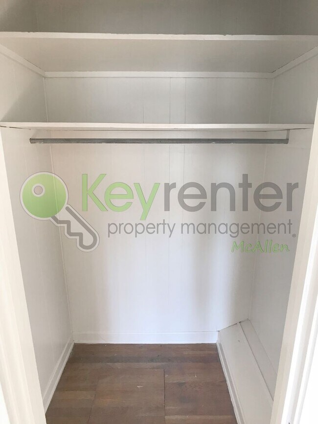 Building Photo - 2Bed/1Bath w/office in Central Mcallen ( Laurel and 10th )