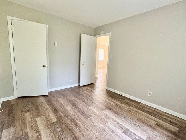 Building Photo - 301 Shelden Dr