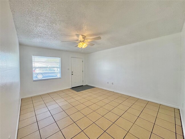 Building Photo - 2575 Elm Ave