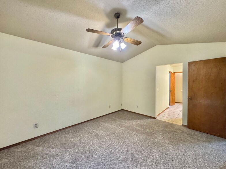 Building Photo - 1416 SW 96th St