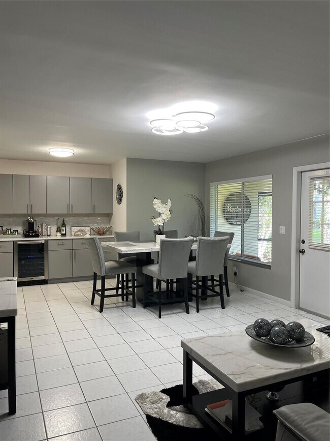 Building Photo - 113 Lake Pine Cir