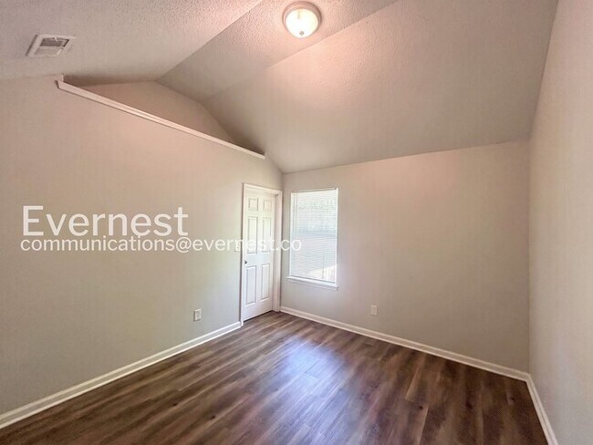 Building Photo - 5544 Bluegrass Dr