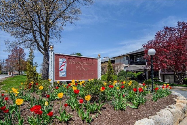 Building Photo - 400 Narragansett Pkwy