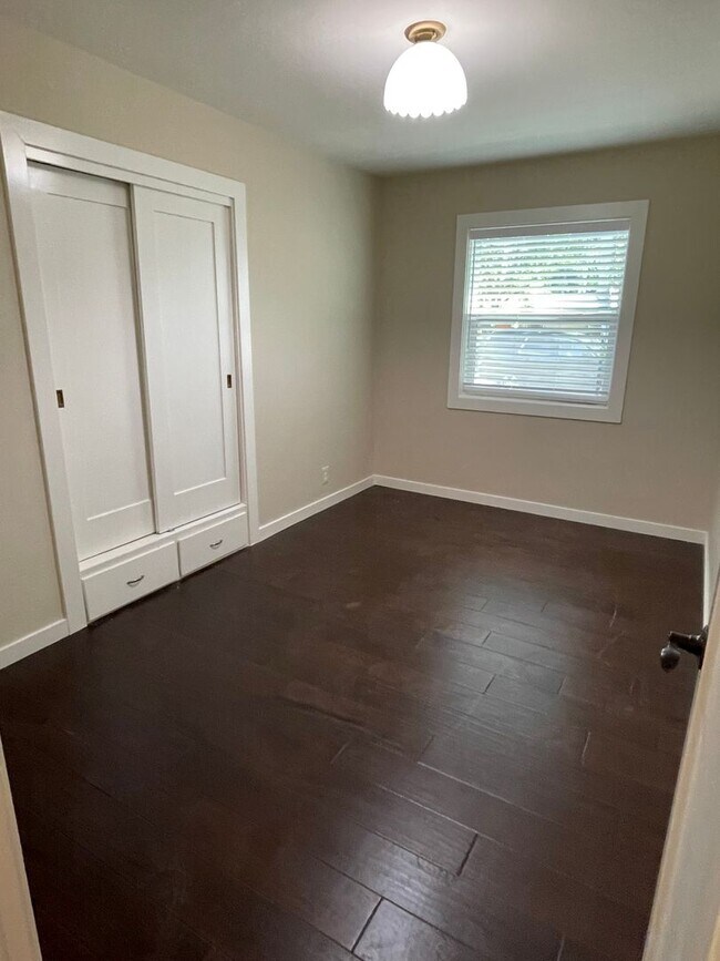 Building Photo - Beautiful Remodeled Calistoga Home