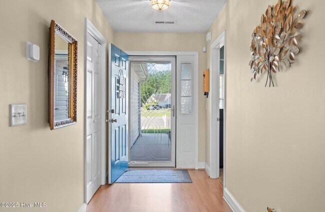 Building Photo - 10024 Birch Pl