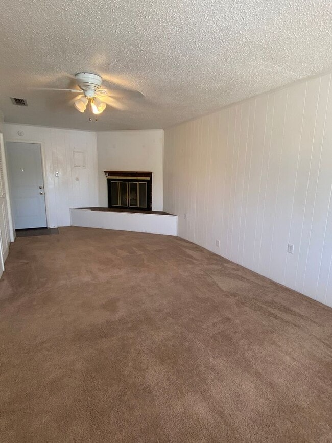 Building Photo - Eastside Single Family Home