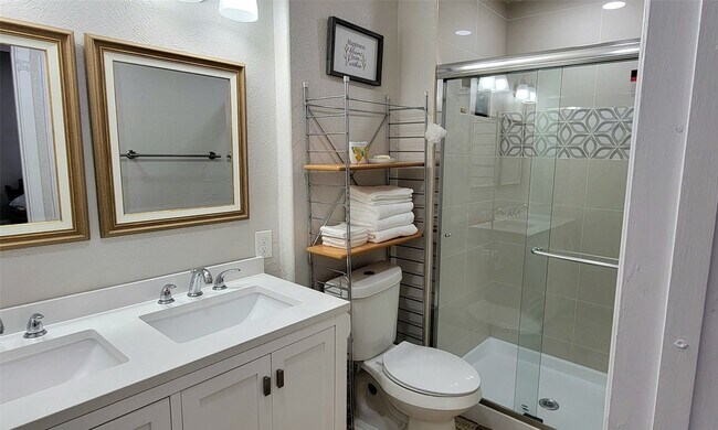 Building Photo - 5526 Excalibur Dr