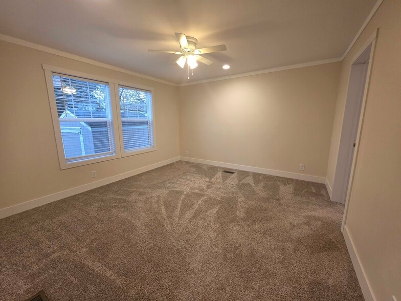 Building Photo - 3644 Chestnut St