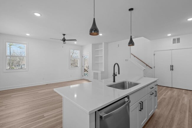 Building Photo - Luxurious Newly Built 3BD, 4BA Downtown Raleigh Townhome with Spacious Balcony and Natural Light ...