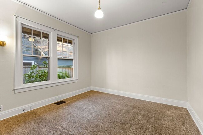 Building Photo - 5343 SE 44th Ave