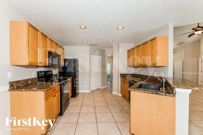 Building Photo - 5065 Hansard Ave