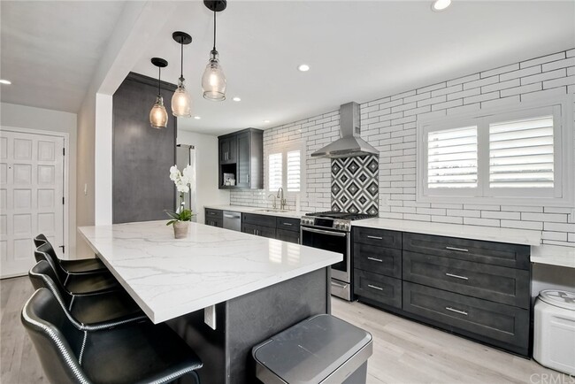 Building Photo - 2642 Davis Pl