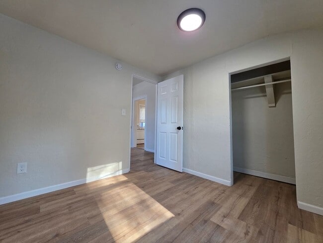 Building Photo - 210 S Maple Ave