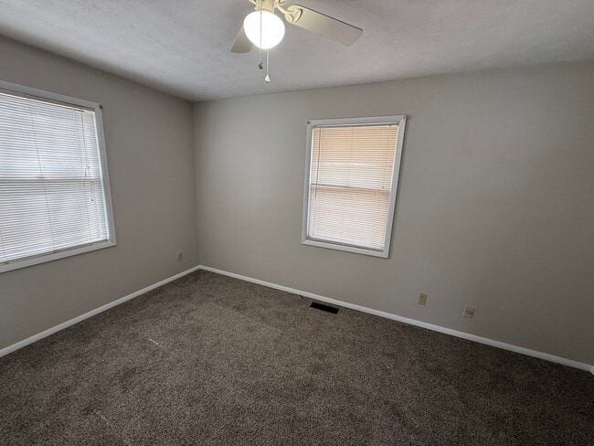 Building Photo - 105 Milton Dr