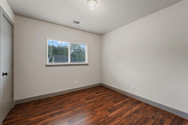 Building Photo - 26884 Wellington Ct