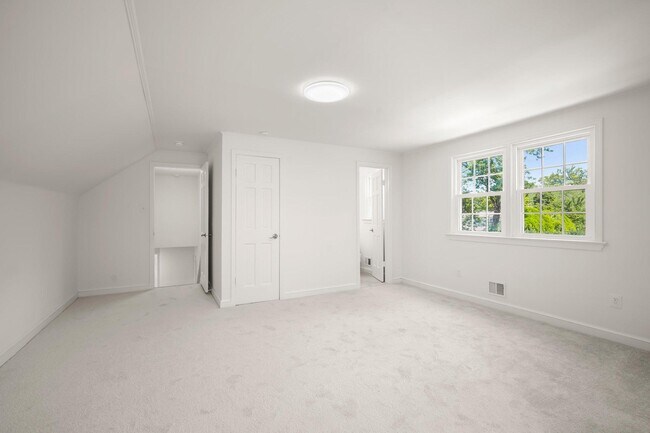 Building Photo - 7109 Radnor Rd