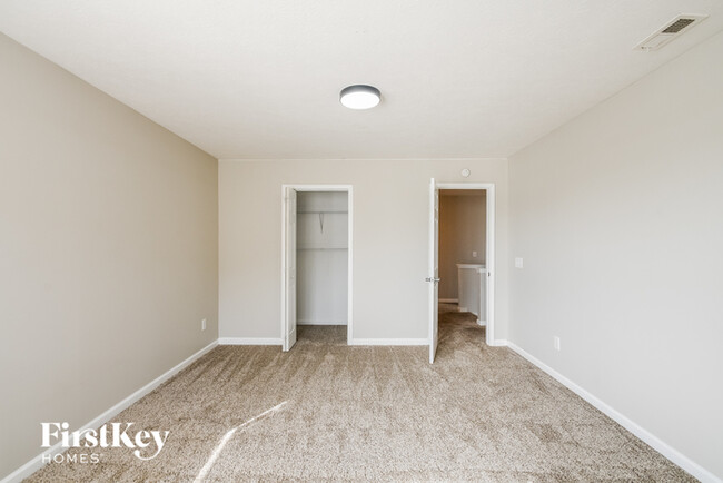 Building Photo - 8728 N Springview Dr